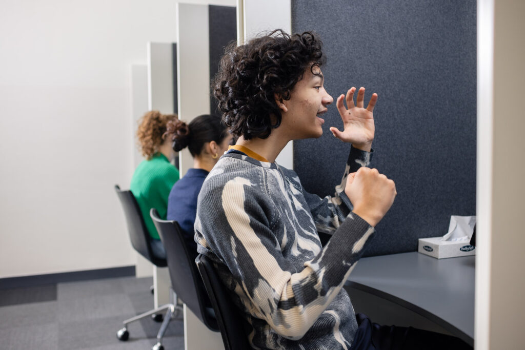 Theorie leerling maakt theorie-examen bij CBR